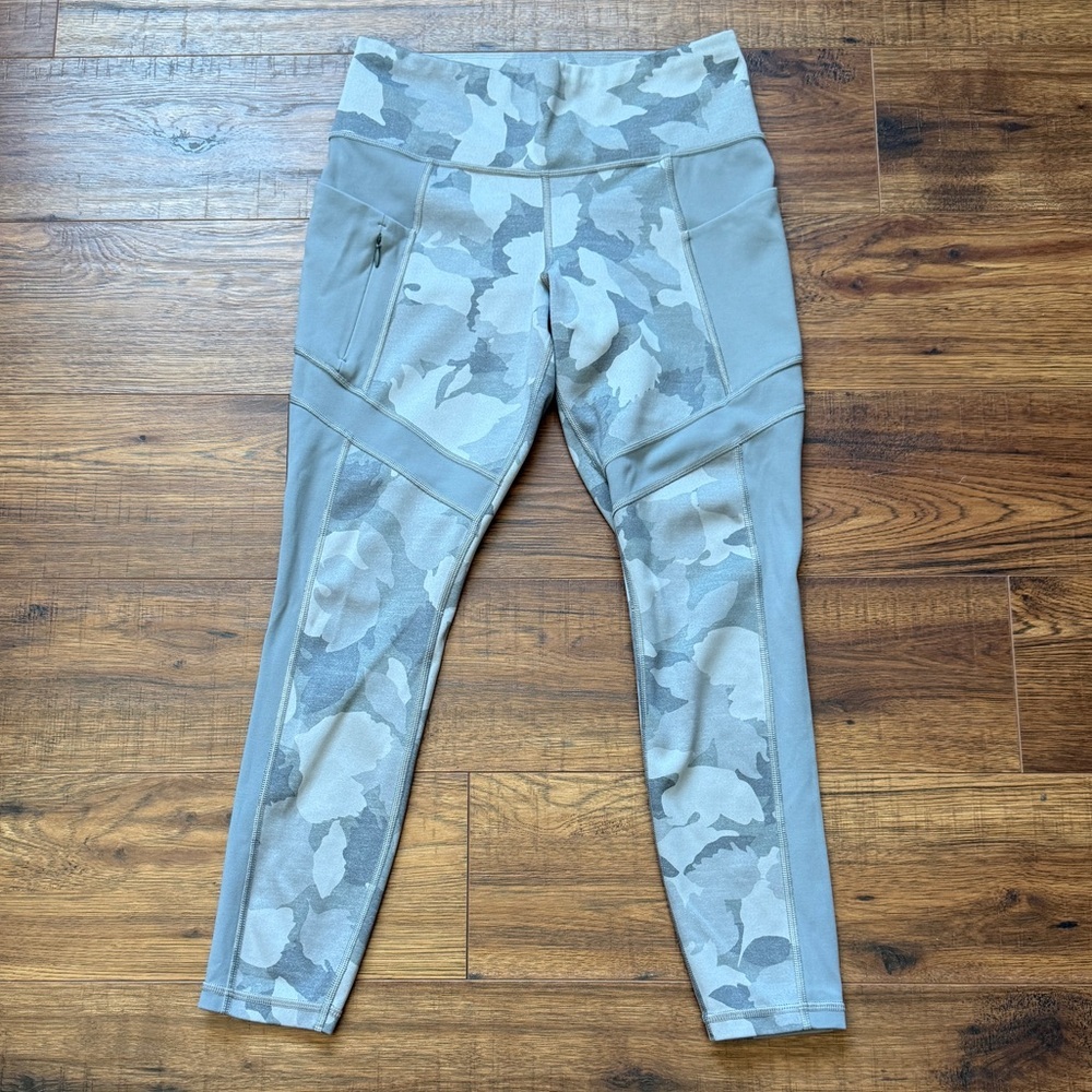 Athleta Women’s All In Camo 7/8 Tights Leggings Cobblestone Gray Size Small